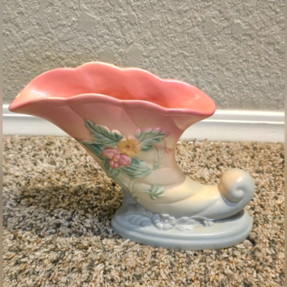 Vintage Hull Art American Pottery vase